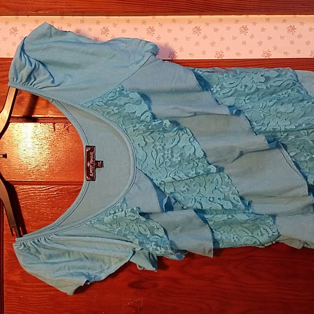 Almost Famous Women's Lace shirt Size Large - Picture 2 of 4